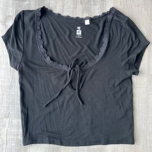 ME TO WE ESSENTIALS Black Lace Trim Short Sleeve Scoop Neck Top Size Medium